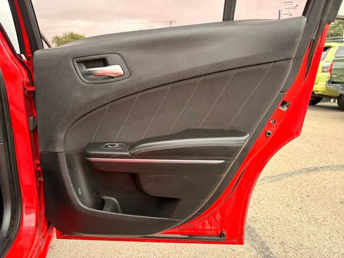 Used 2016 Dodge Charger R/T RWD image 9