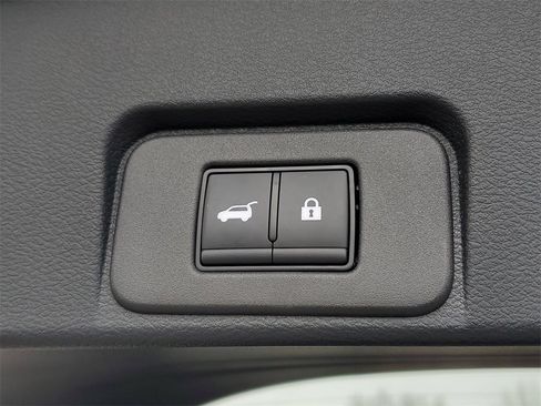 Used 2026 Nissan Rogue Platinum w/ Platinum Premium Package image 11