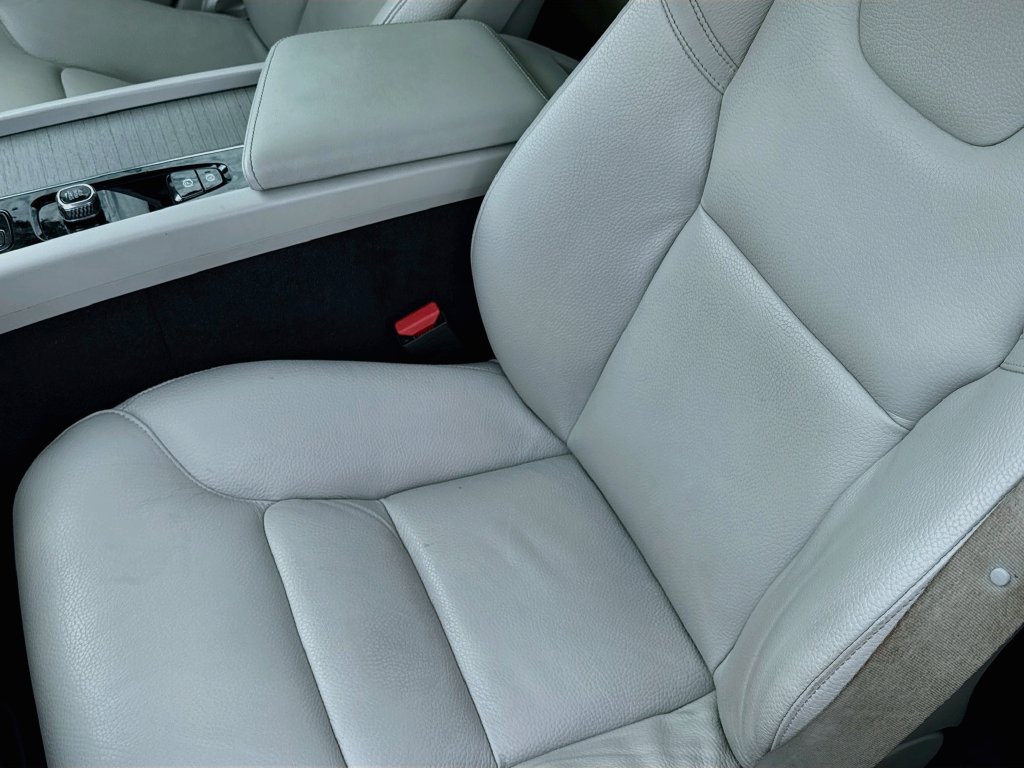 Used 2024 Volvo XC60 B5 Plus w/ Protection Package Premier AWD/4WD image 24