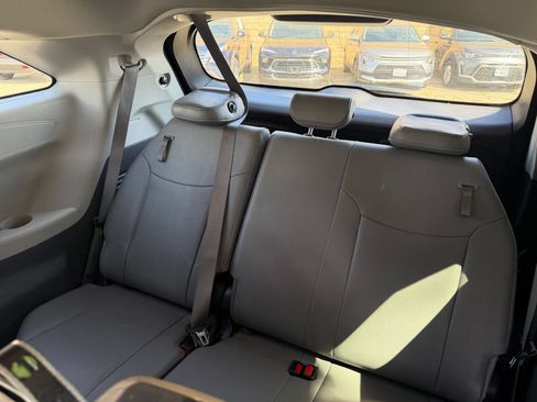 Used 2024 Toyota Sienna XLE FWD image 24