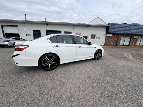 Used 2017 Honda Accord Sport image 11