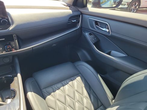 Used 2022 Nissan Rogue Platinum w/ Head-Up Display Package image 18