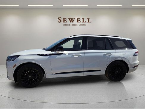 New 2026 Lincoln Aviator Reserve w/ Luxury Package image 2