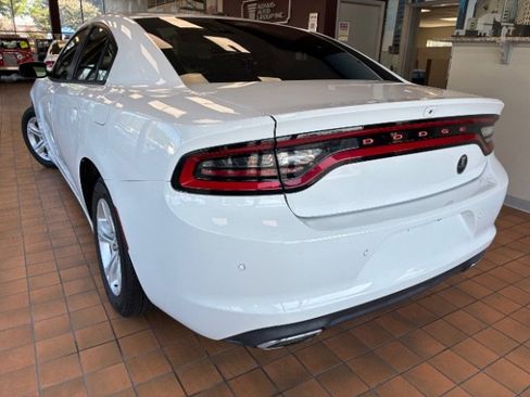Used 2018 Dodge Charger SXT image 5