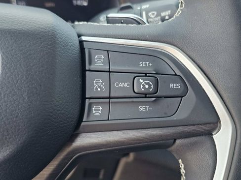 Used 2023 Jeep Grand Cherokee Limited RWD image 22