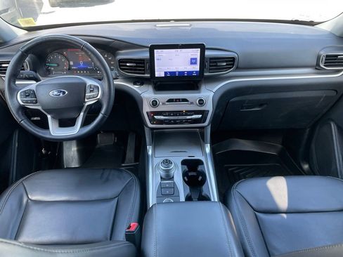 Used 2022 Ford Explorer XLT w/ Equipment Group 202A AWD/4WD image 15
