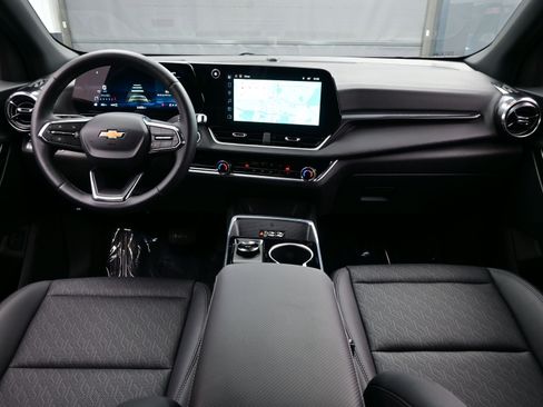 Used 2026 Chevrolet Equinox LT w/ Convenience Package II image 17