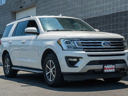 Used 2018 Ford Expedition XLT w/ Equipment Group 202A AWD/4WD image 2