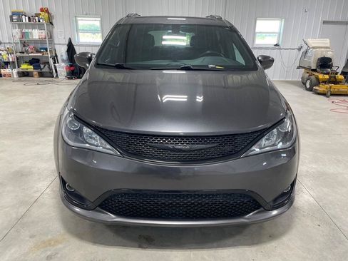 Used 2020 Chrysler Pacifica Touring-L AWD/4WD image 2