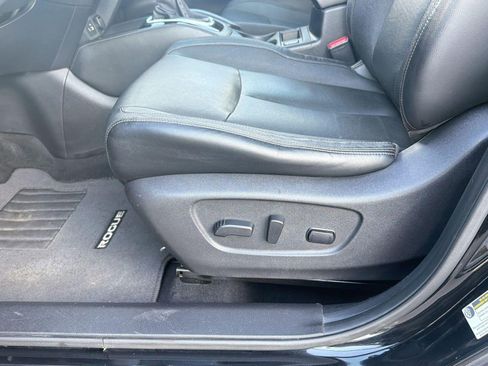 Used 2018 Nissan Rogue SL w/ Premium Package image 13