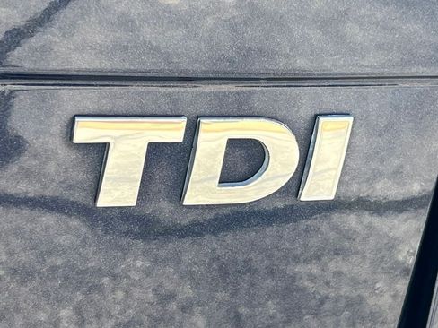 Used 2012 Volkswagen Touareg TDI AWD/4WD image 37