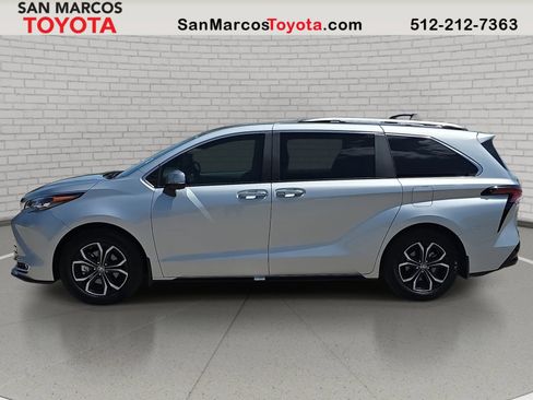 Used 2025 Toyota Sienna Platinum AWD/4WD image 9