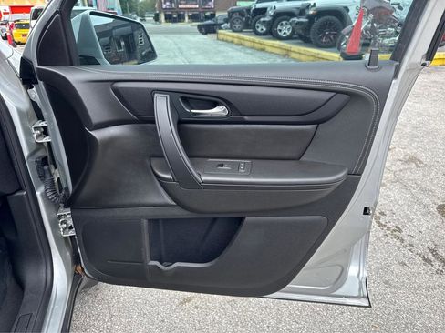 Used 2017 Chevrolet Traverse LT FWD image 21