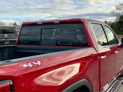 New 2026 GMC Sierra 1500 SLT image 13