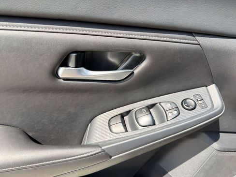 Used 2025 Nissan Sentra SV FWD image 13