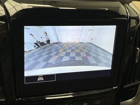 Used 2023 Chevrolet Traverse LT AWD/4WD image 5