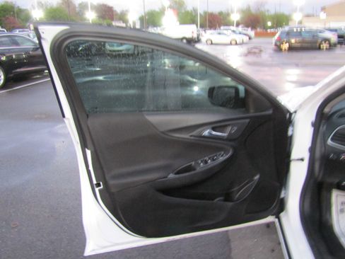 Used 2022 Chevrolet Malibu LT FWD image 9