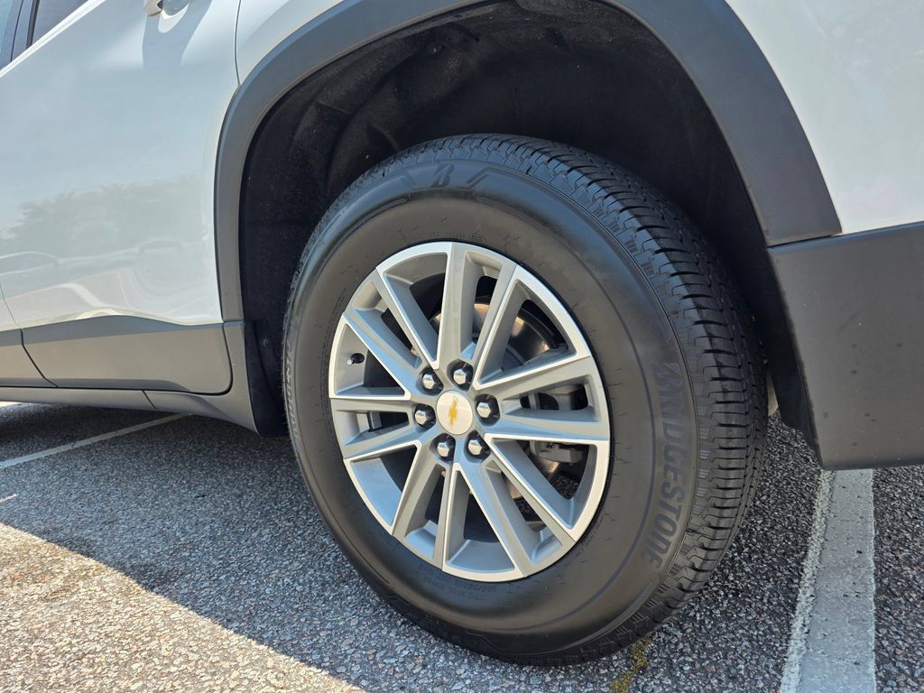 Certified 2023 Chevrolet Traverse LT FWD image 35