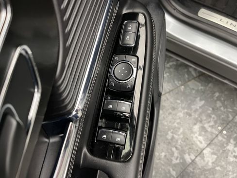 Used 2022 Lincoln Corsair AWD w/ Equipment Group 101A image 9