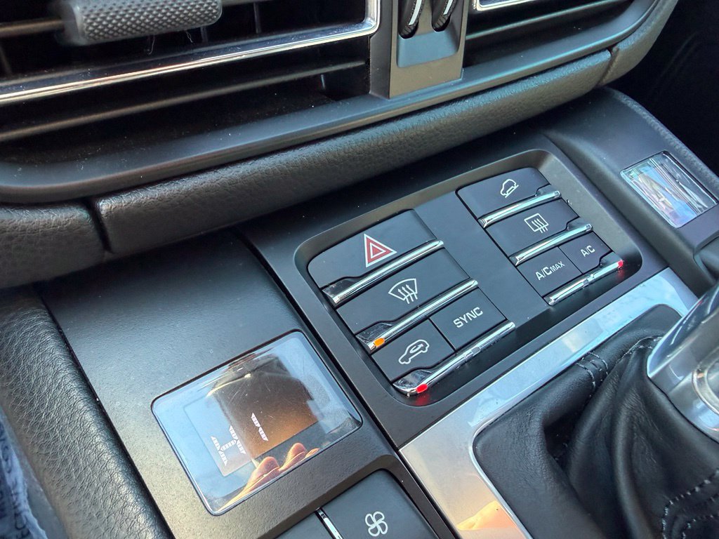 Used 2021 Porsche Macan AWD/4WD image 34