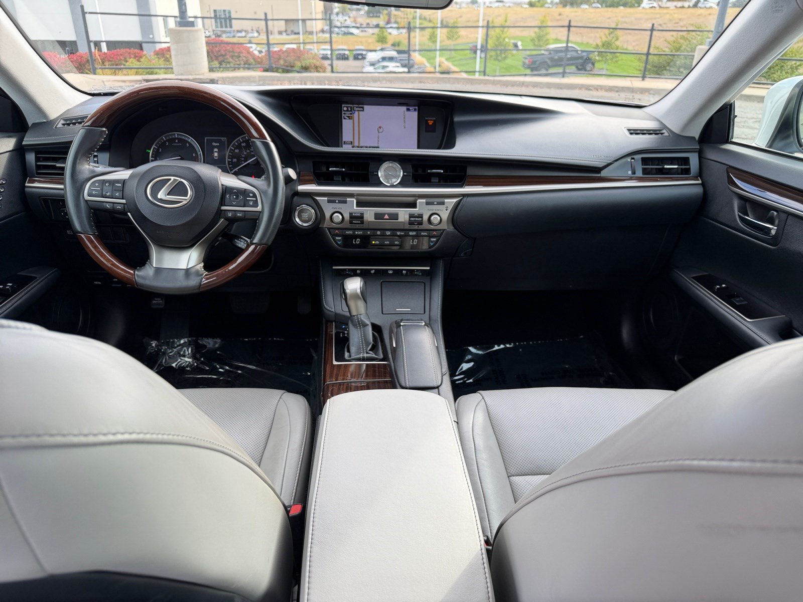 Used 2016 Lexus ES 350 w/ Luxury Package w/Wood Trim FWD image 19