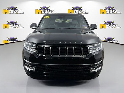 Used 2025 Jeep Wagoneer 4WD image 2