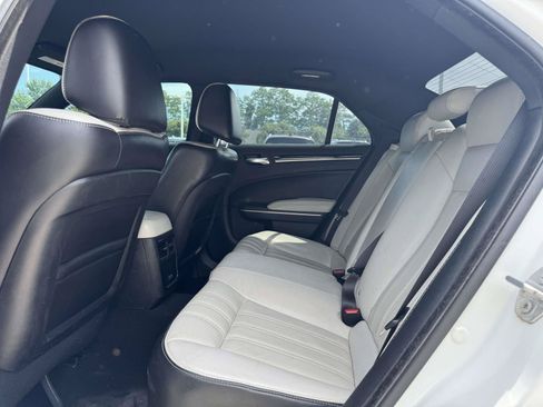 Used 2019 Chrysler 300 S RWD image 9