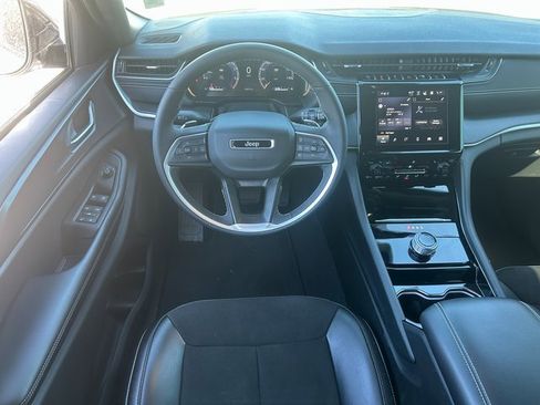 Used 2023 Jeep Grand Cherokee Altitude image 28