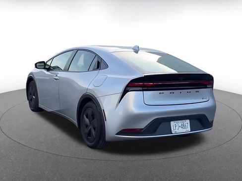 Used 2025 Toyota Prius LE image 11