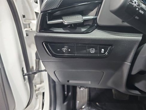 Used 2024 Kia Niro LX image 25