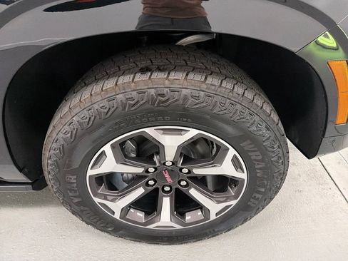 New 2026 GMC Yukon AT4 Ultimate w/ LPO, Floor Liner Package AWD/4WD image 4
