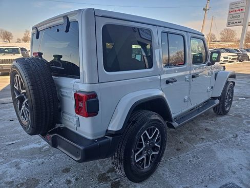 New 2026 Jeep Wrangler Unlimited Sahara AWD/4WD image 9