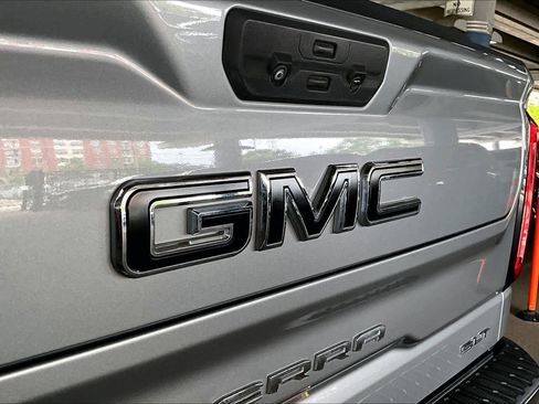Used 2023 GMC Sierra 1500 SLT AWD/4WD image 30
