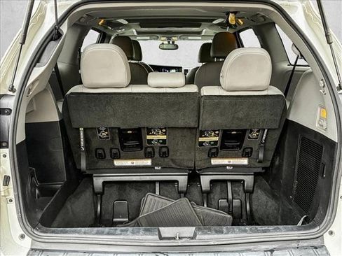 Used 2016 Toyota Sienna Limited Premium image 30