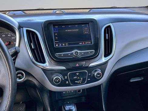 Used 2021 Chevrolet Equinox LS FWD image 9