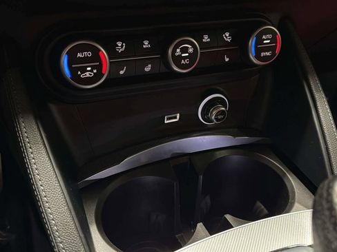 Used 2022 Alfa Romeo Stelvio Veloce AWD/4WD image 30