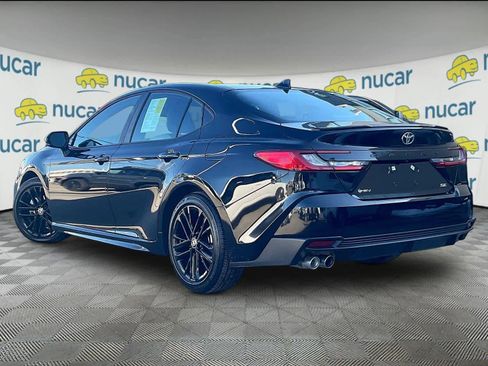 Used 2025 Toyota Camry SE image 4