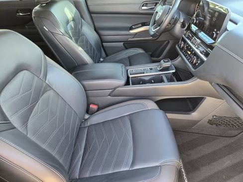 Used 2023 Nissan Pathfinder Platinum w/ Cargo Package image 15