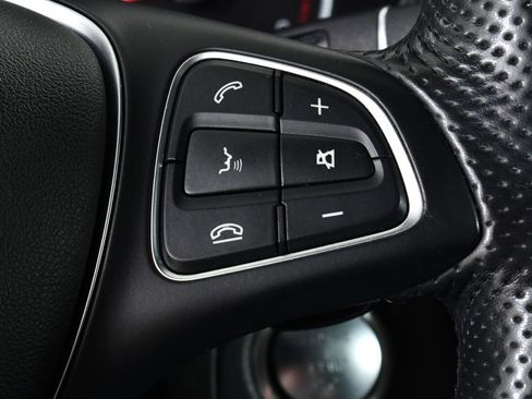 Used 2018 Mercedes-Benz GLC 300 4MATIC image 34