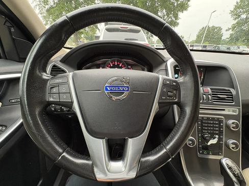 Used 2016 Volvo XC60 T6 w/ Proximity Package AWD/4WD image 36