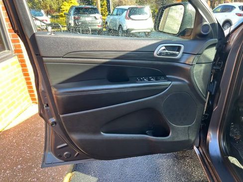 Used 2020 Jeep Grand Cherokee Altitude image 16