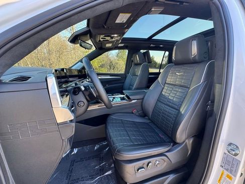 Certified 2025 Cadillac Escalade Sport Platinum image 8