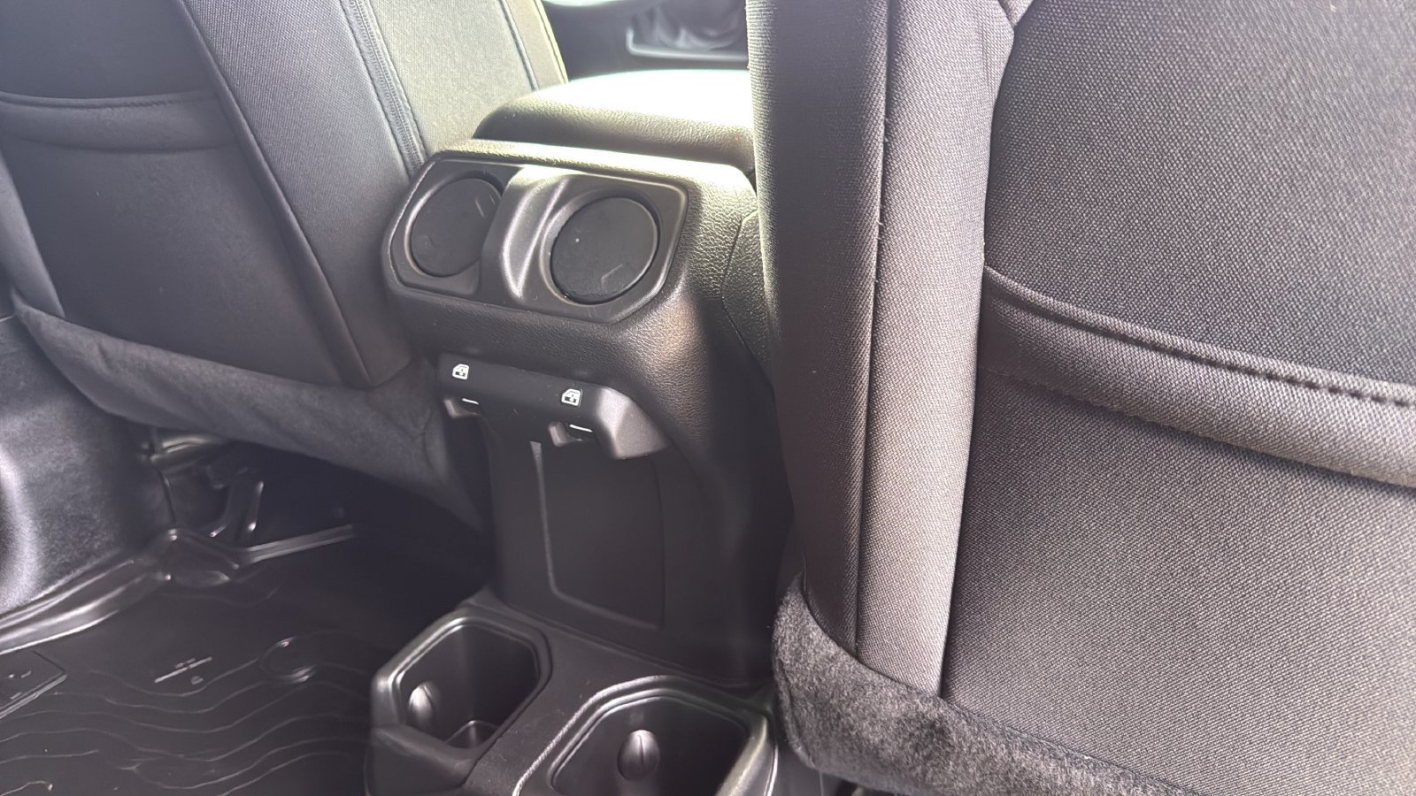 Used 2022 Jeep Wrangler Unlimited Sport AWD/4WD image 27