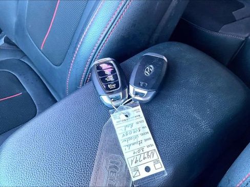 Used 2019 Hyundai Veloster 2.0 Premium image 32