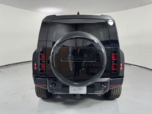 Used 2024 Land Rover Defender 110 X-Dynamic SE image 5