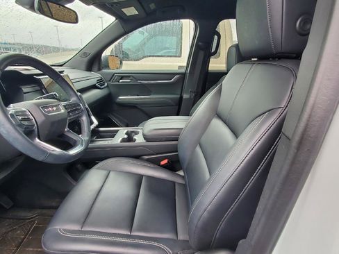 Used 2024 GMC Acadia Elevation image 3