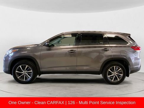 Used 2019 Toyota Highlander SE image 2