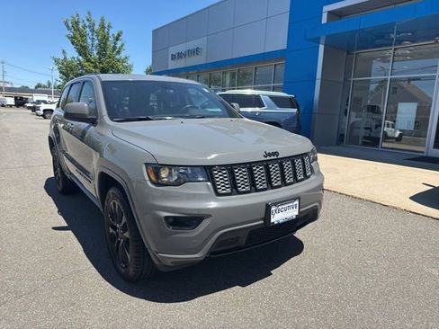 Used 2021 Jeep Grand Cherokee Laredo X AWD/4WD image 4