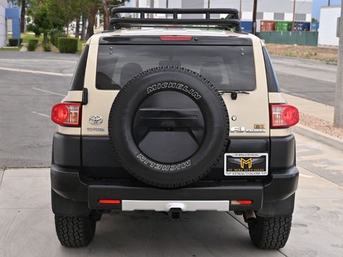 Used 2010 Toyota FJ Cruiser 4WD image 6