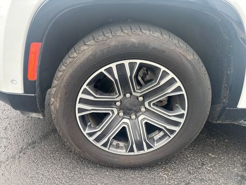 Used 2024 Jeep Wagoneer L Series II w/ Flexible Seating Group image 9